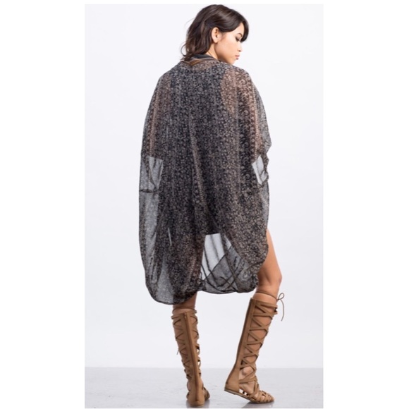 The Cocoon Printed Kimono - Picture 3 of 5